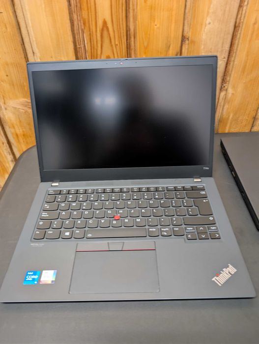 Lenovo ThinkPad T14s – lekki i wydajny laptop klasy premium | Stan A+