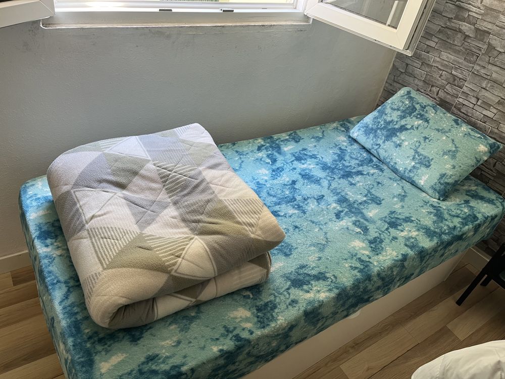 Vendo Cama de Solteiro com Colchão e Baú