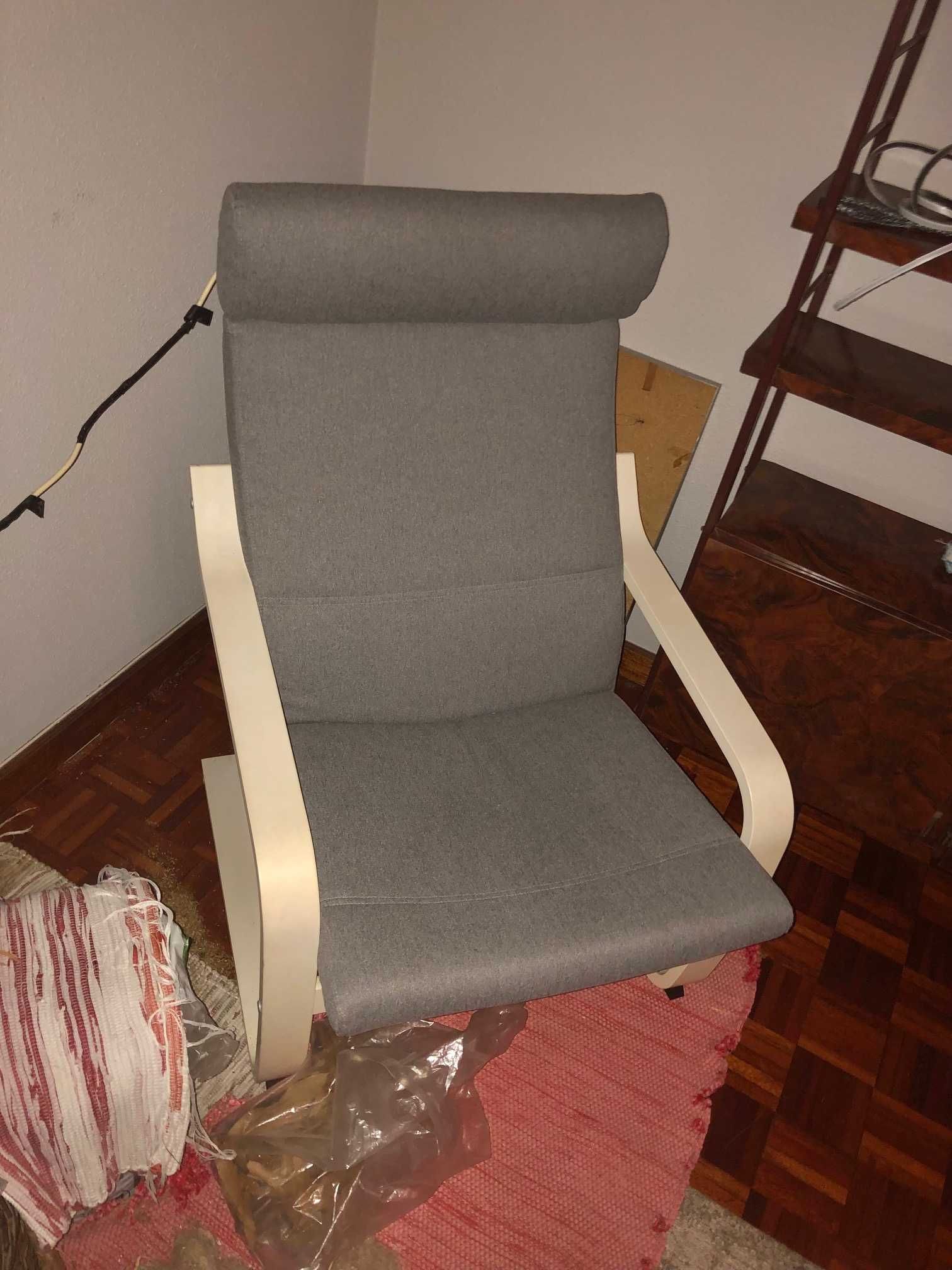 Cadeirão IKEA, modelo APPLARO madeira maleável, confortável e moderno
