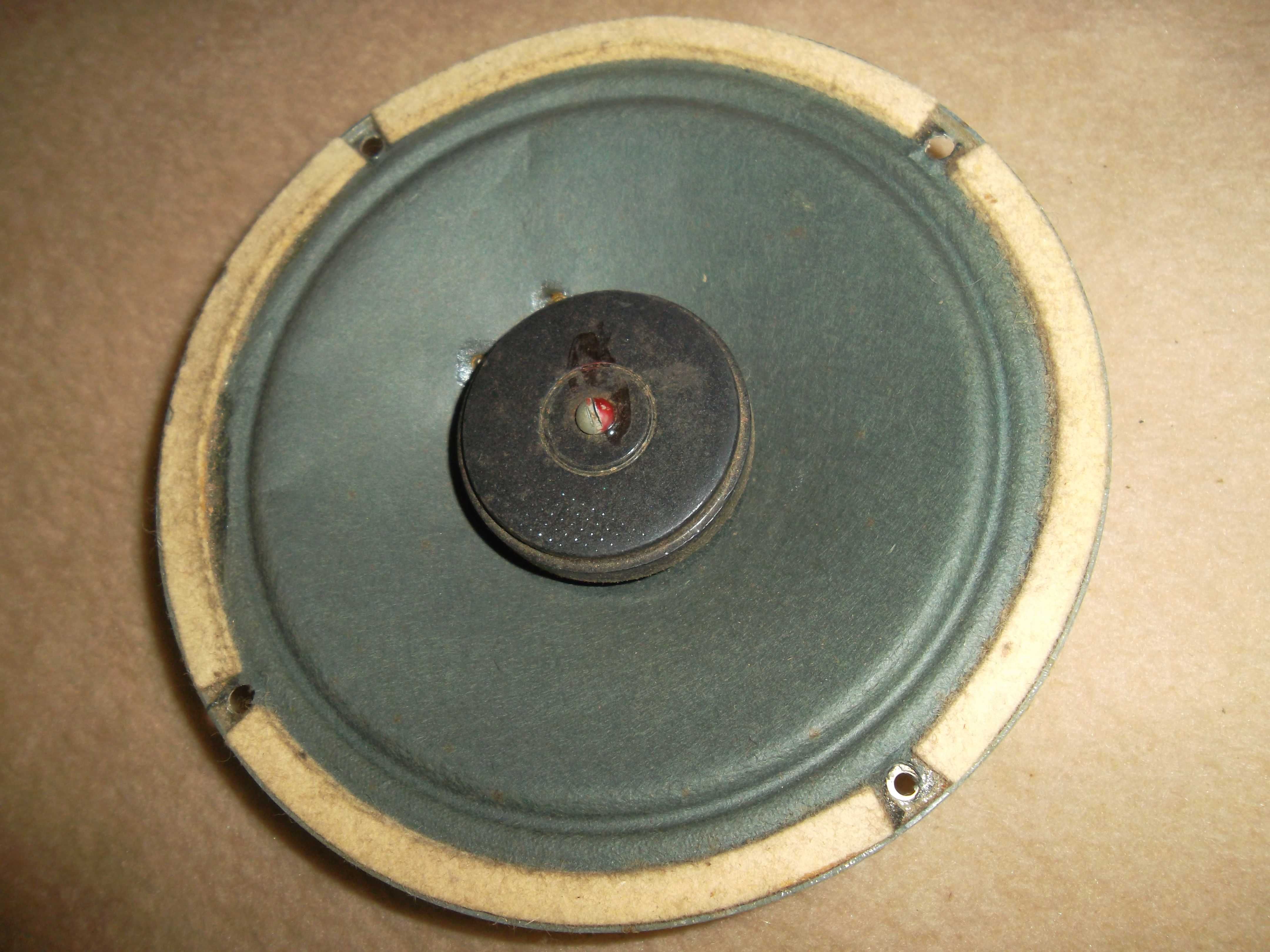 Stary głośnik do radia lub gramofonu
