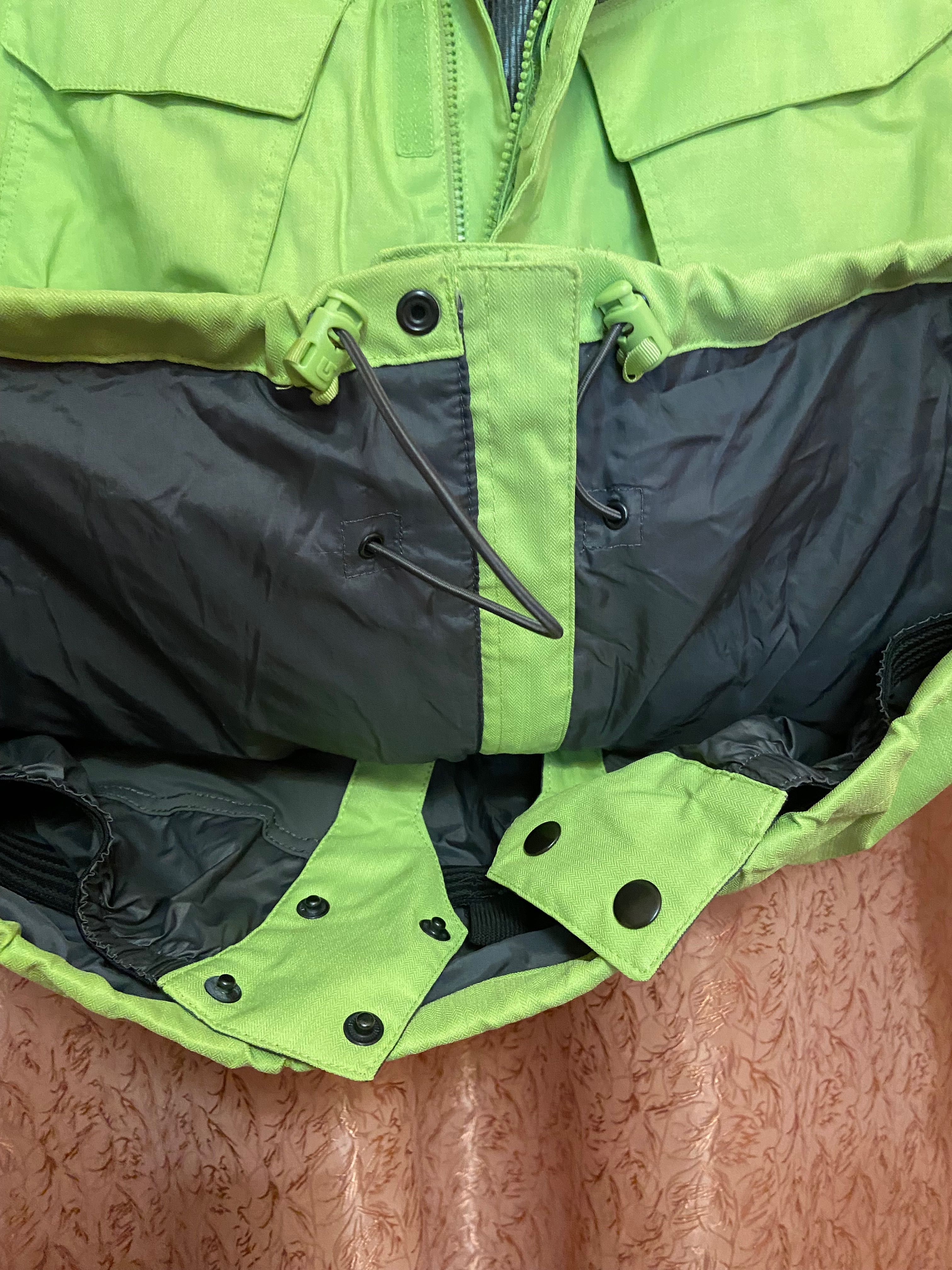 Лижна куртка салатового кольору Burton