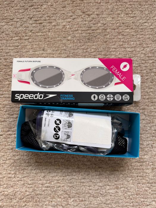 Комплект: жіночі окуляри для плавання і шапочка Speedo