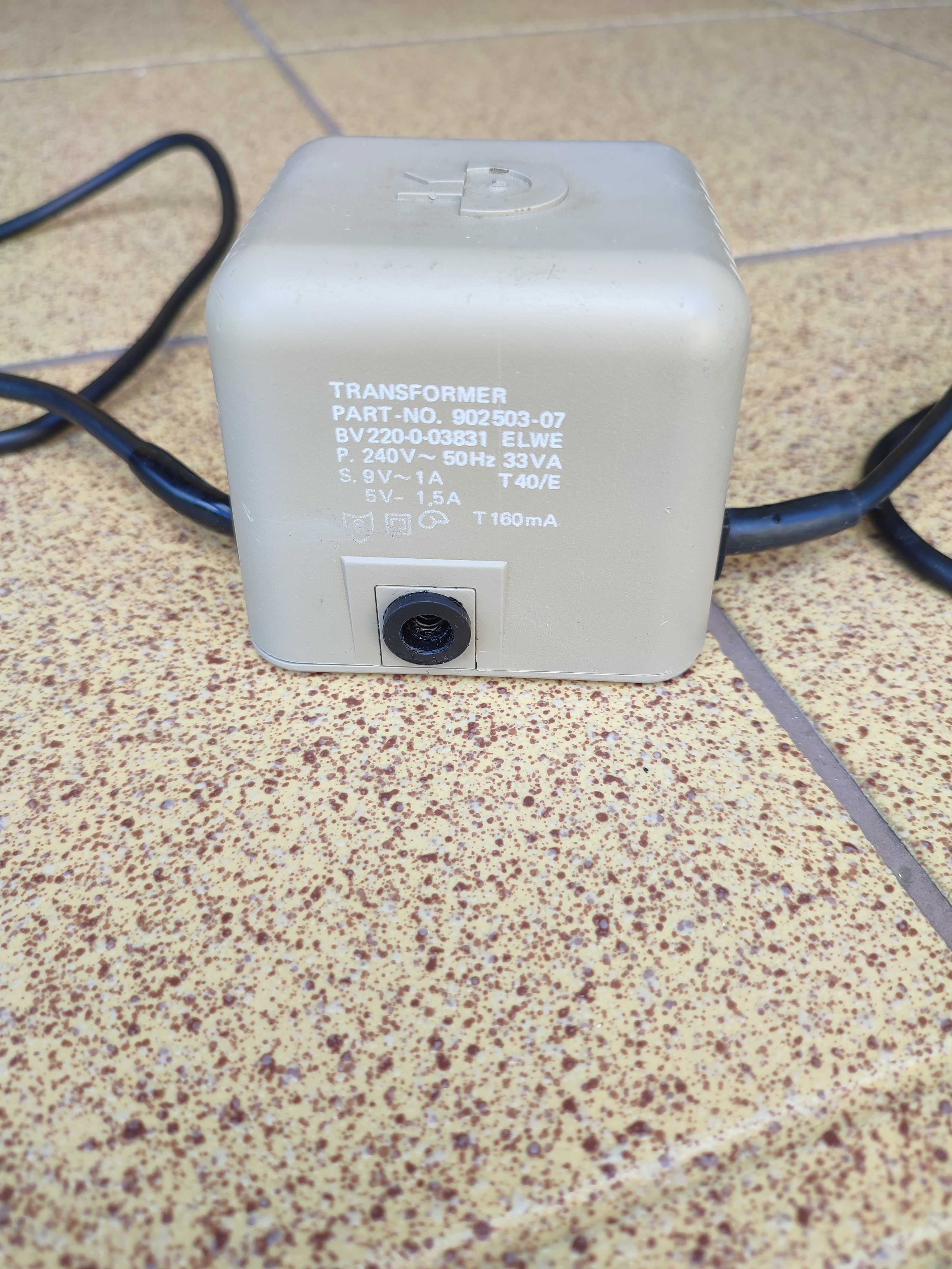Commodore C64 w zestawie z magnetofonem i zasilaczem.
