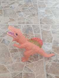 Резиновый динозавр рычит