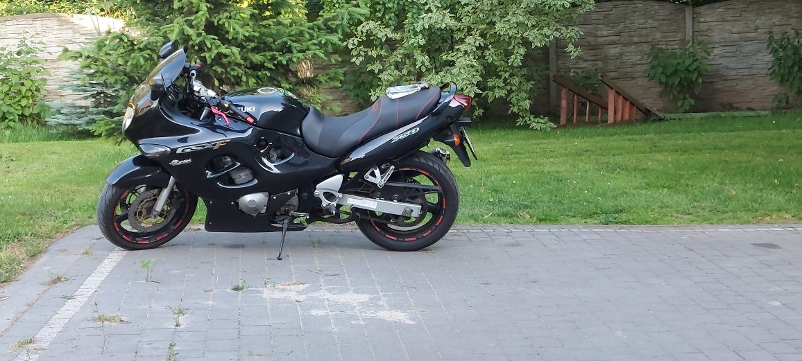 Suzuki gsxf 750    https://youtube.com/shorts/vkDaJOzbb20?si=V-I6SBsVo