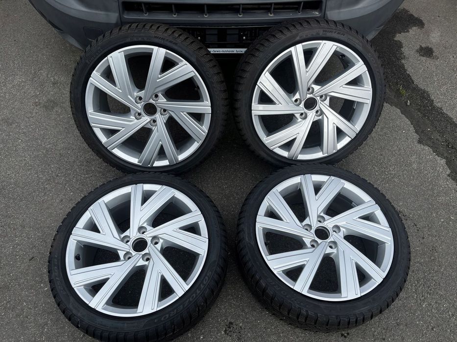 Koła felgi NOWE VW GOLF VIII 8 R BERGAMO PIRELLI 5H060102