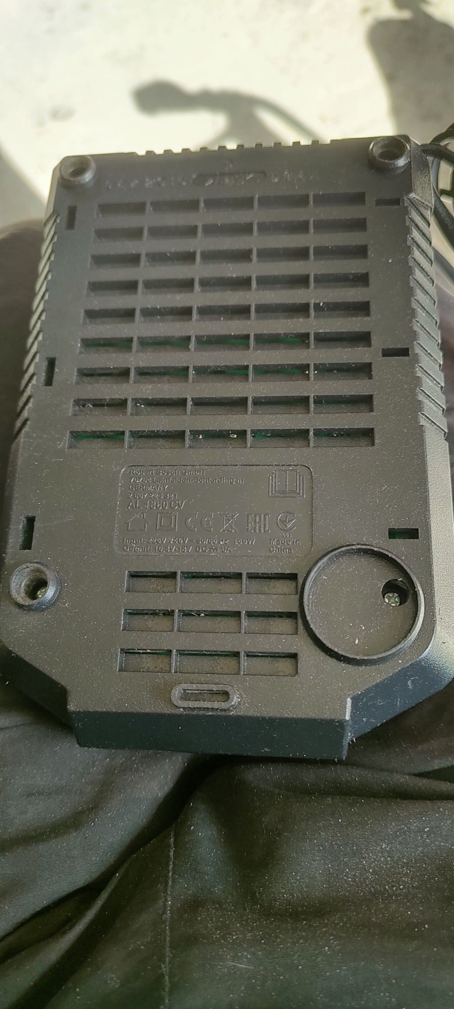Ładowarka Bosch AL180CV