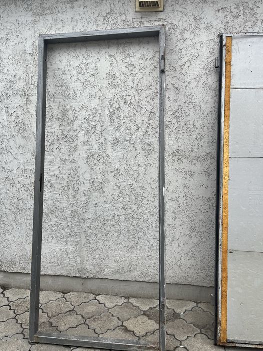 Двері металеві продам