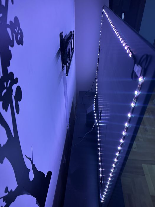 TV Samsung 65 cali UHD QLED 120Hz + Govee TV backlight