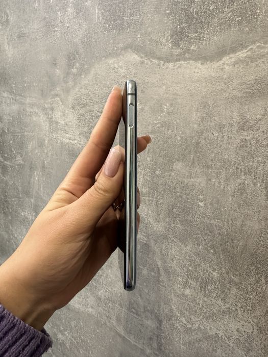 Samsung Galaxy S10e 6/128 в дуже гарному стані