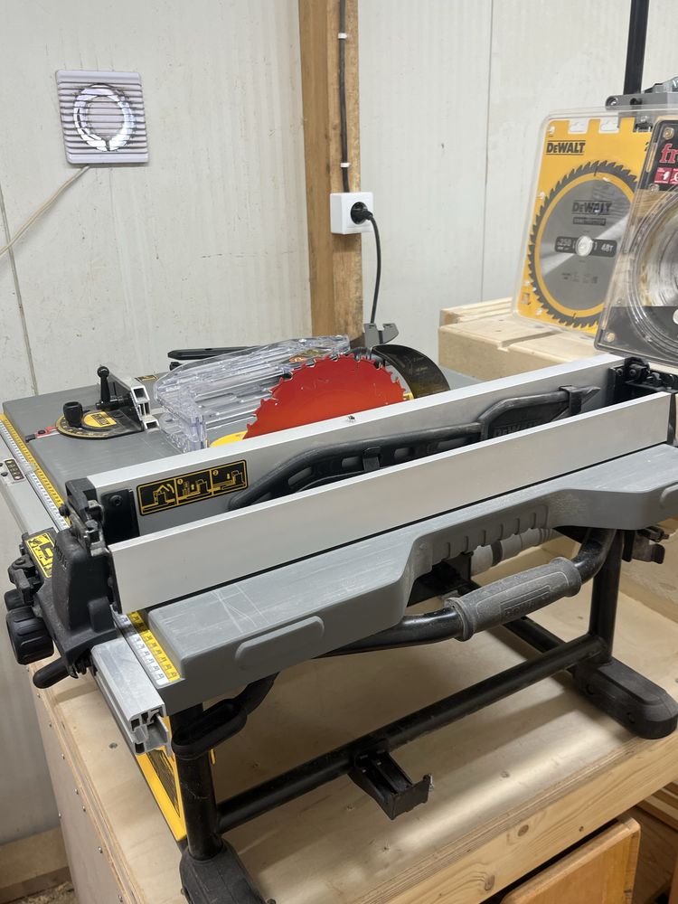 Serra de mesa DeWalt 2000W 250mm DWE7492