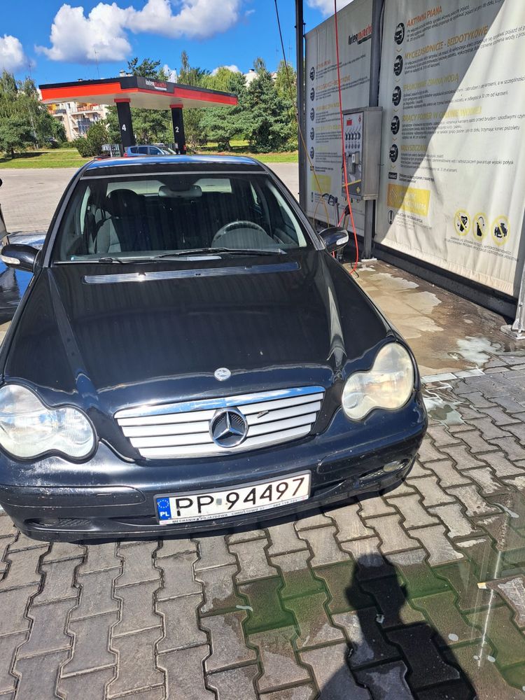 Sprzedam mojego prywatnego mercedesa.