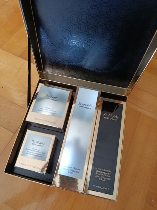 Estēe Lauder Pure Luxury Colletion