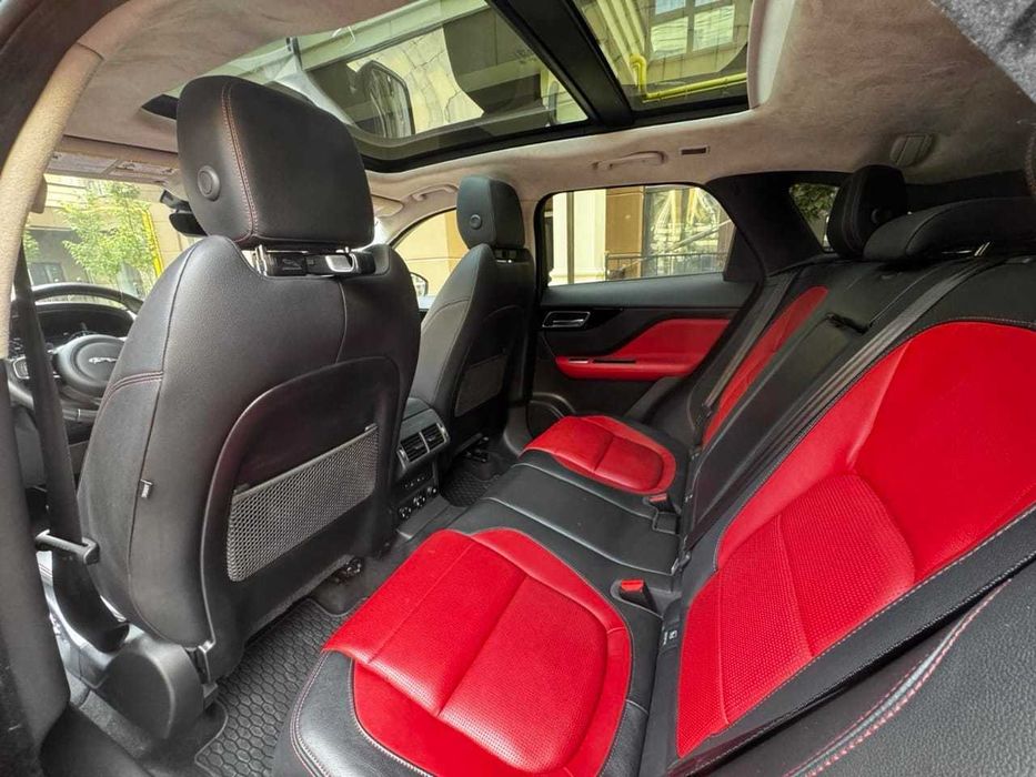 Jaguar F-Pace R-Sport 2.0 AWD (300 л.с.)