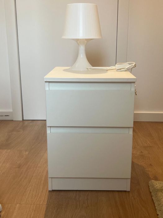 Mesa de Cabeceira Branca (oferta candeeiro)