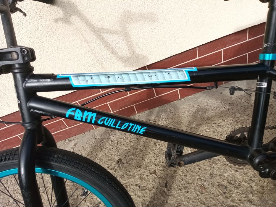 Niebieski BMX bicycle co.