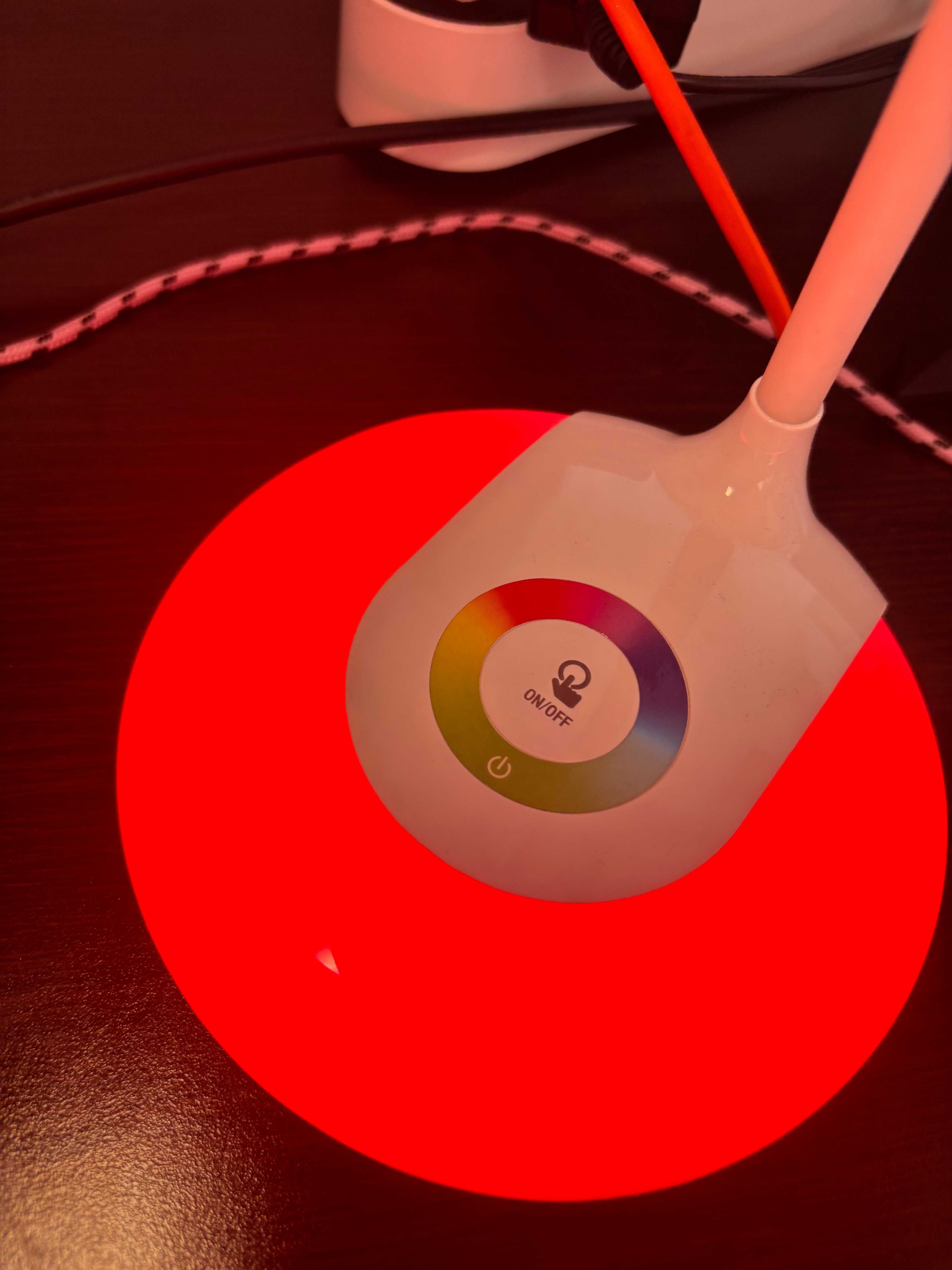 Lampka biurkowa LED RGB z dotykowym panelem – wielokolorowa podstawka