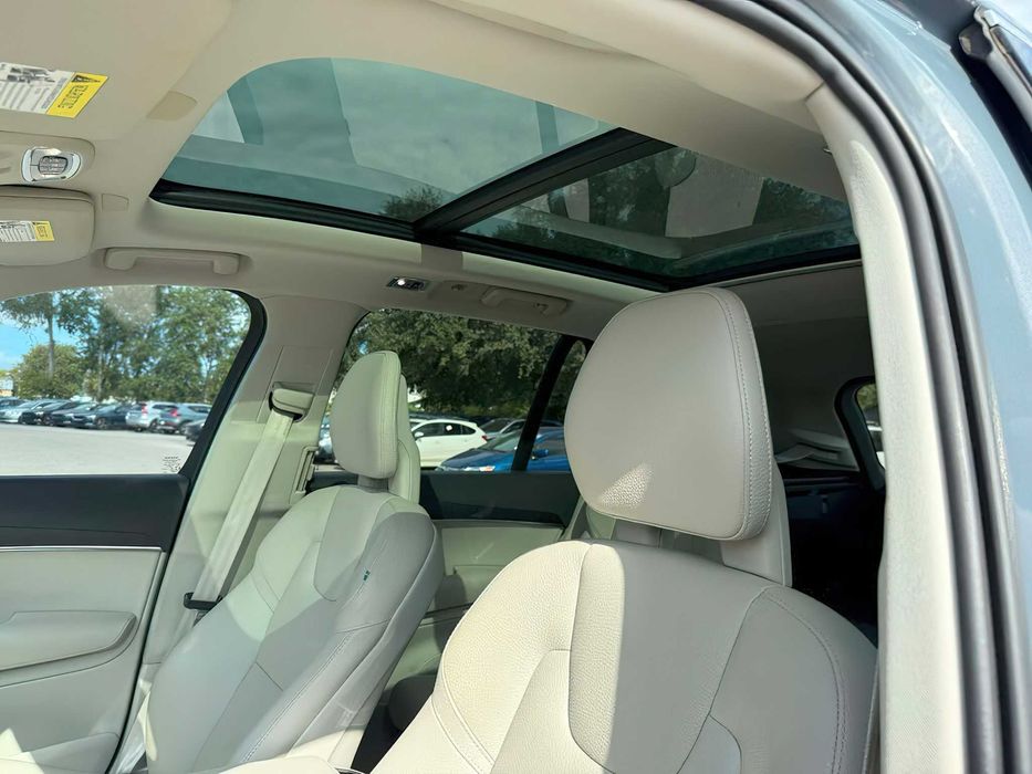 Volvo XC90 T6 Momentum      2020