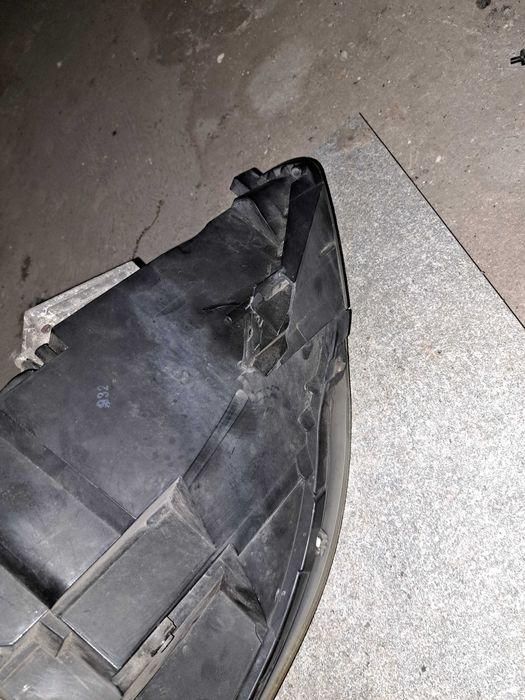 Lampa przednia opel zafira  b ,xenon