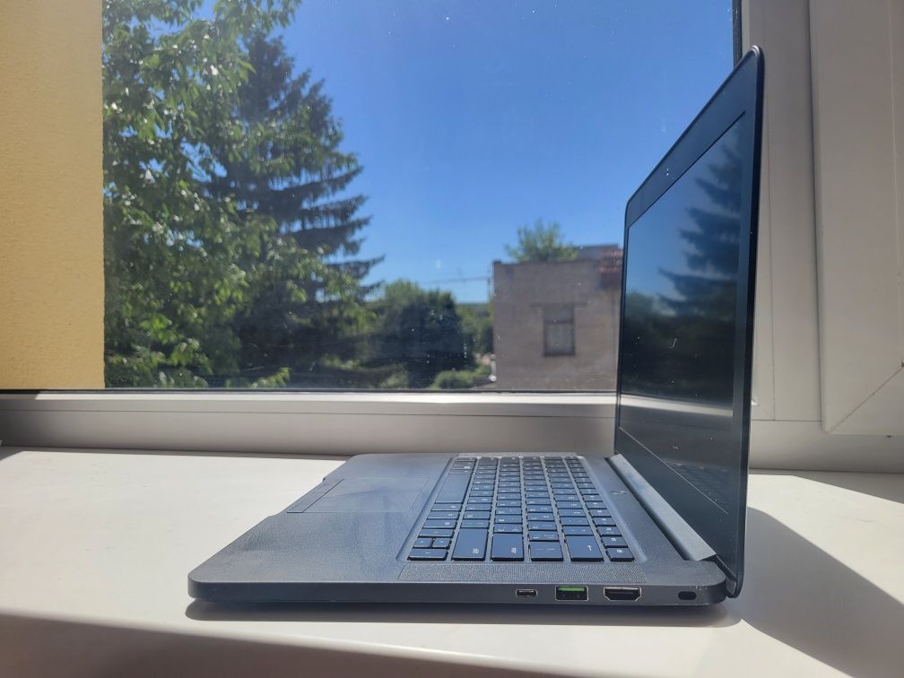 Razer blade 14 i7 7700hq / gtx 1060 / 16 Gb / 512 Gb