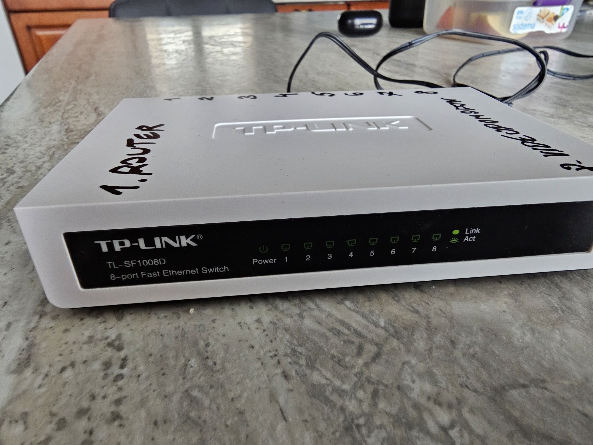 Switch Tp-link TL-SF1008D 8x 10/100Mp/s Fast Ethernet