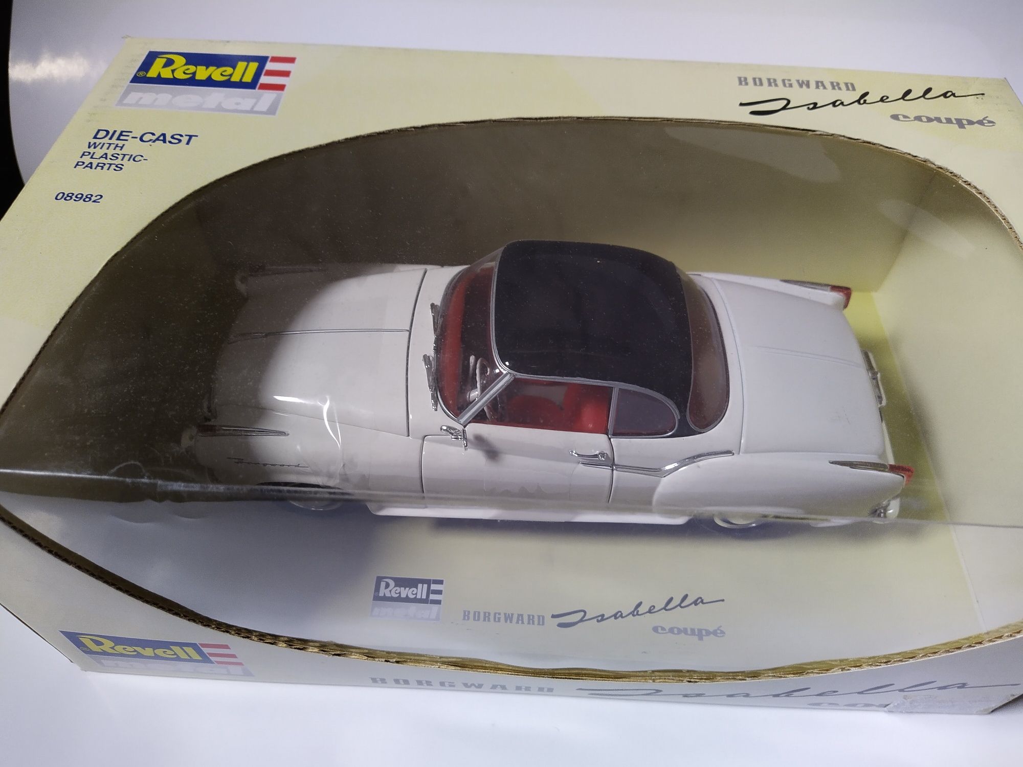 Borgward Isabela coupe Revell Skala 1:18