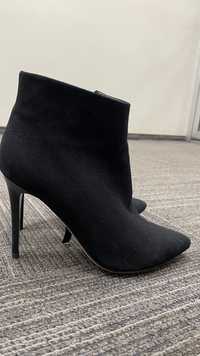 Жіночі ботинки весняні, замшеві, чорні