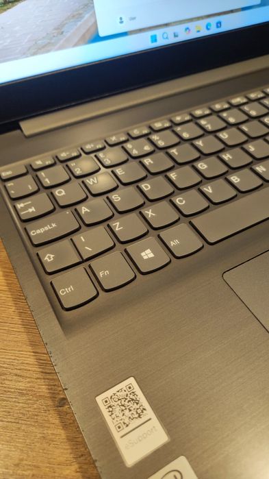 #2765 Lenovo V15 i5-10210U 12GB 256SSD W11 GW12 FV23 EKO BIUROWIEC
