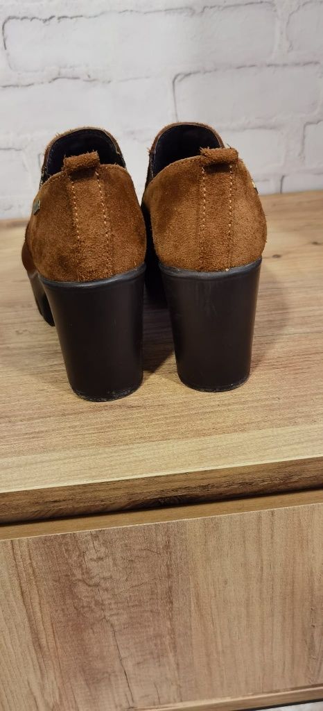 Botins castanhos