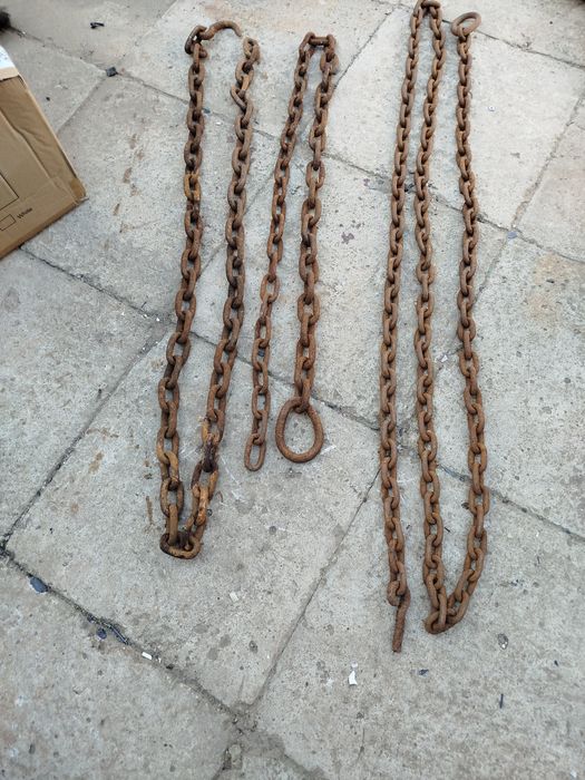 Stary łańcuch gruby solidny