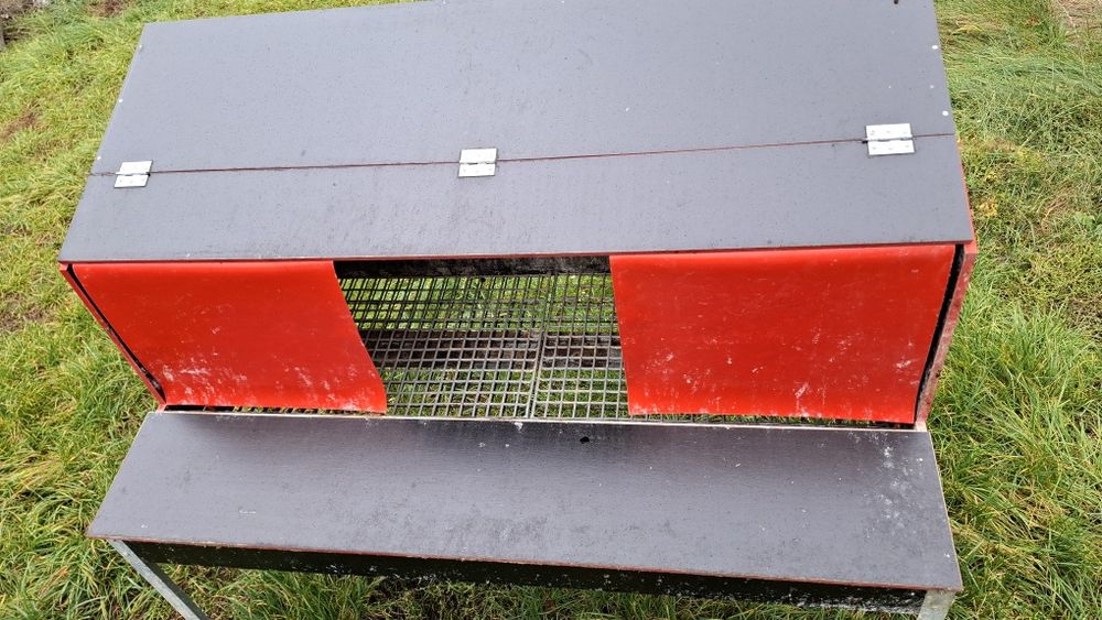 Gniazda dla kur niosek półautomatyczne