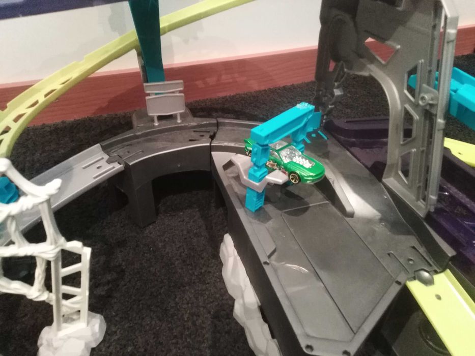 Pista de carros Metal Machines Spider Strike.