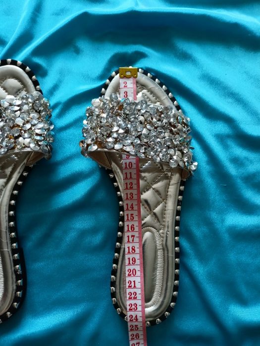 śliczne klapki damskie rozmiar 37, długość wkładki 24 cm.