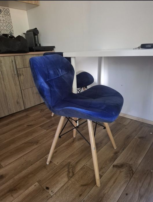 Używane krzesła stan bardzo dobry 
3 szt