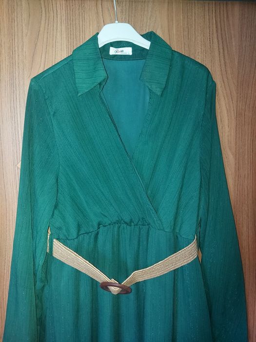 Długa sukienka, butelkowa zieleń z plecionym paskiem w komplecie