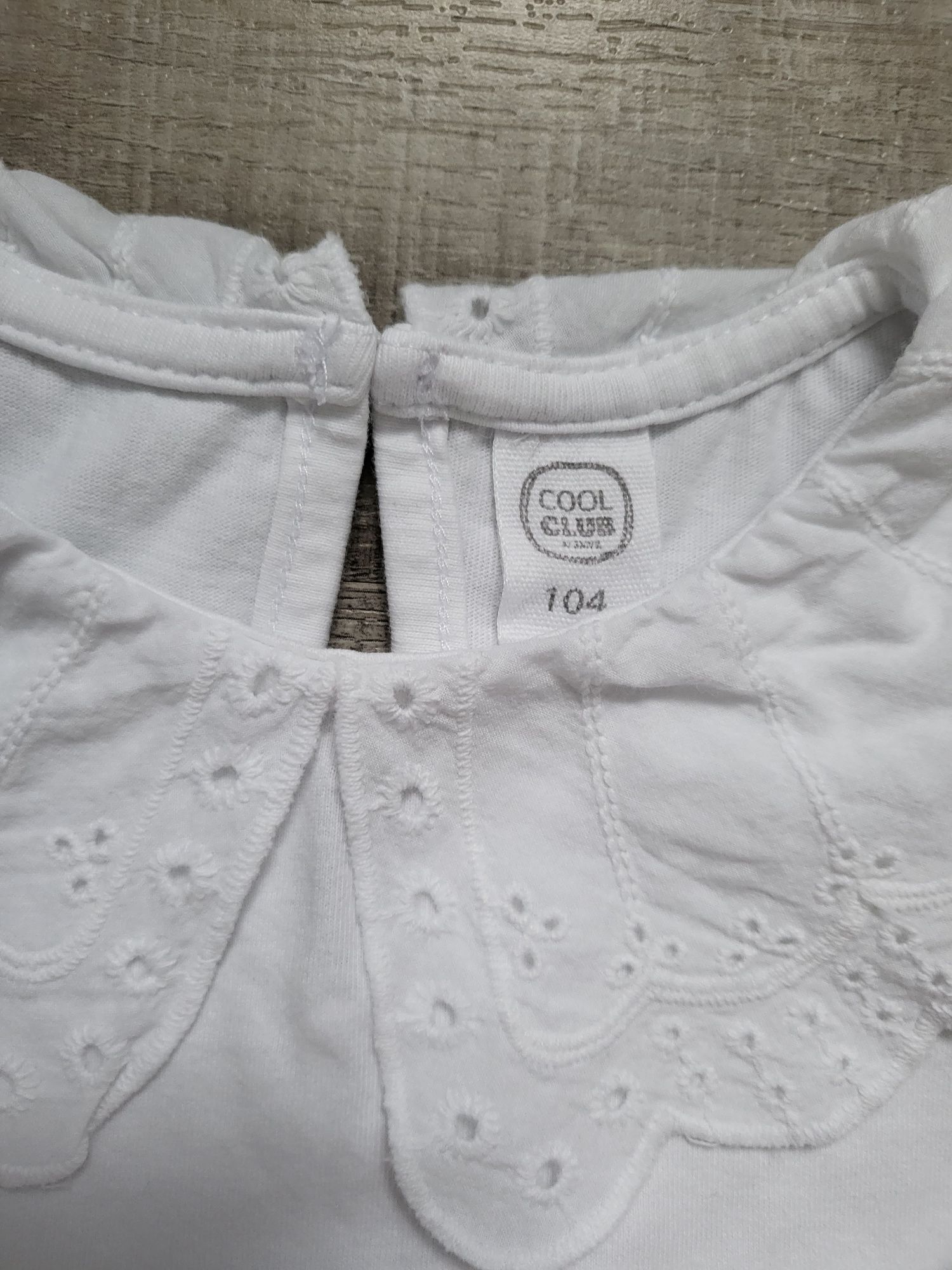 Komplet galowy Smyk 104 biała bluzka i granatowa spódnica