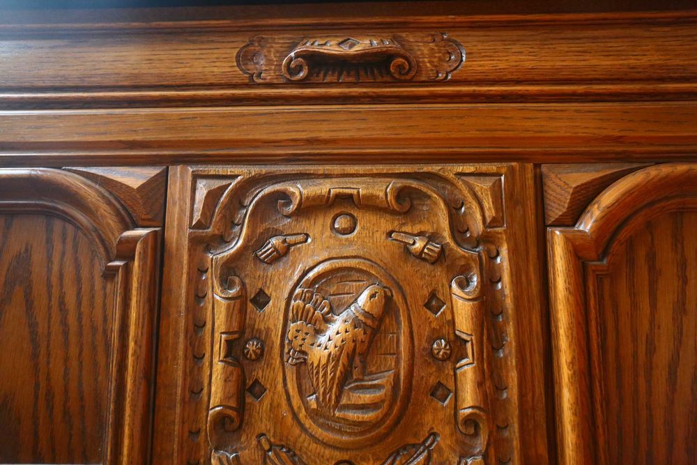 Duża drewniana rzeźbiona komoda skrzynia