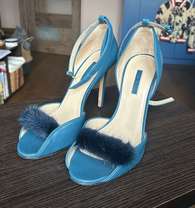 Продам босоніжки Elie Saab