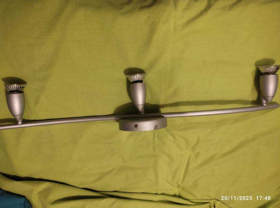 Candeeiro calha com 3 lampadas Led INCLUIDAS no preço