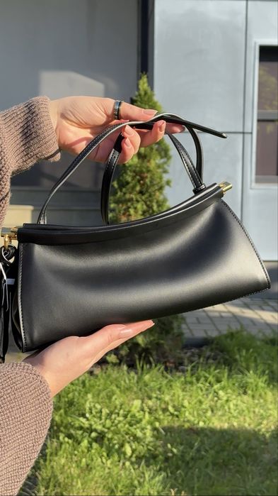 Чорна шкіряна сумка
