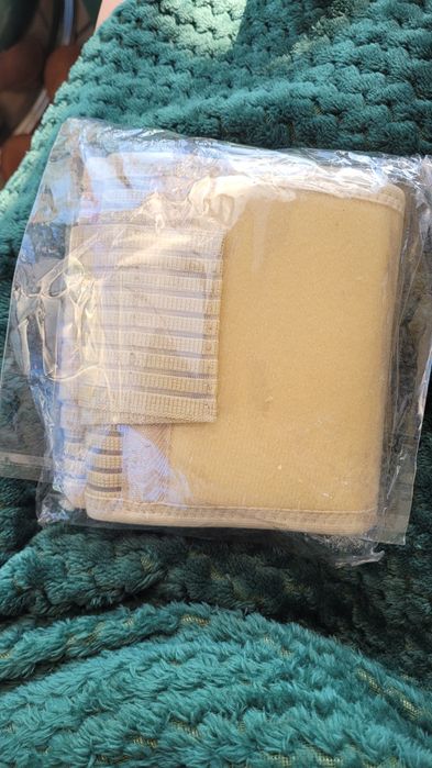 pas lędźwowy uniwersalny, zapakowany oryginalnie nowy.