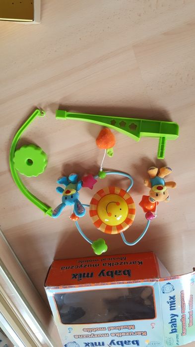 Karuzela z pozytywką i projektorem