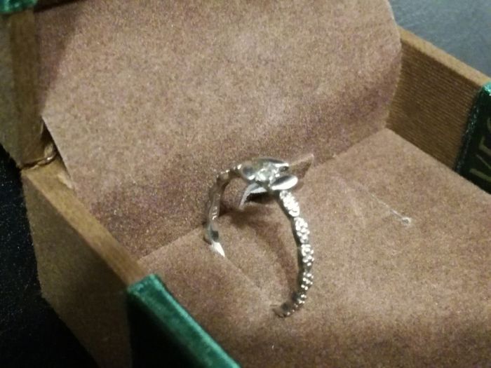 Srebrny pierścionek z oczkiem w kolorze morskim firmy YES - srebro 925