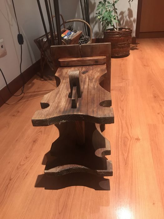 Banco em mogno outro pinho pintado branco