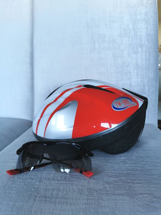 Capacete de ciclismo e óculos