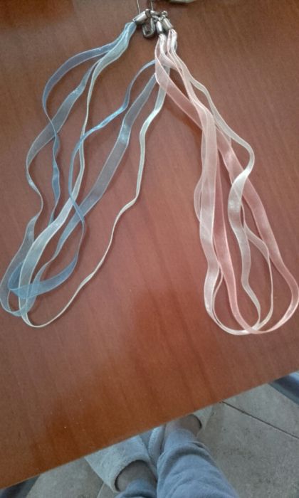 Lote de fios organza com fecho em prata. Sem uso