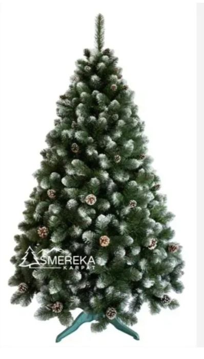 Густі, пишні штучні ялинки з засніженим та акуратним декором.