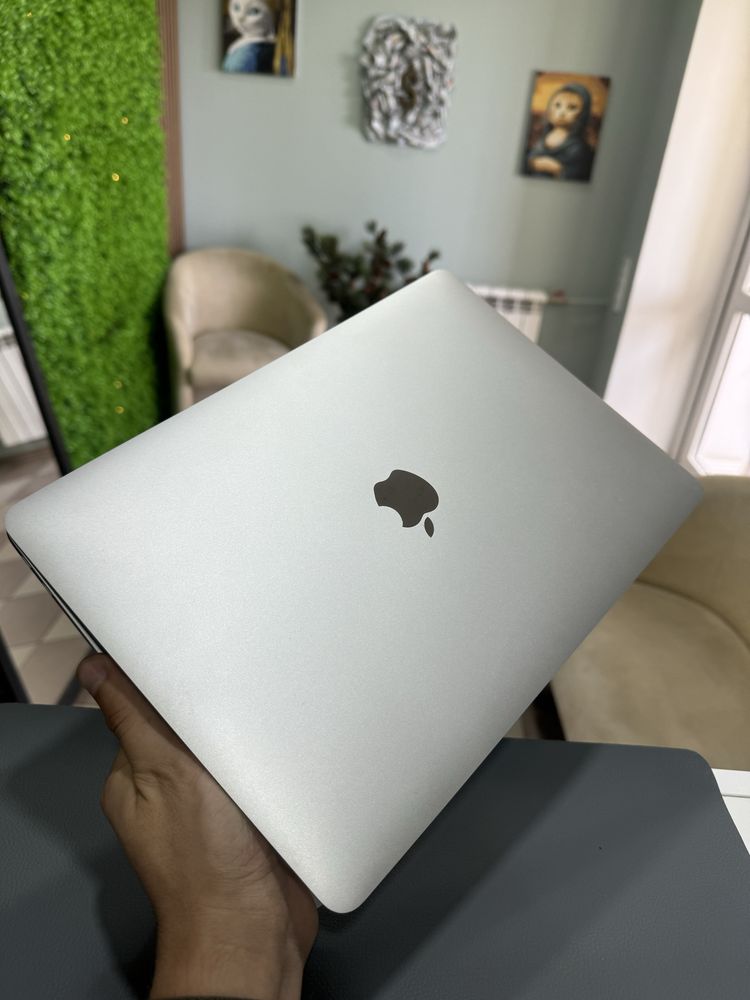 MacBook Air (M1, 2021) Silver, 256gb как новый