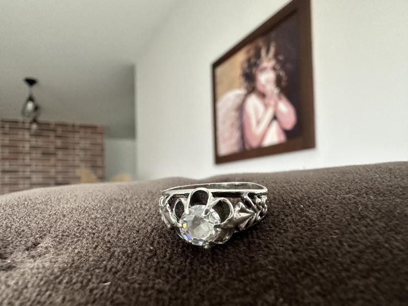 1982 рік вишуканий срібний перстень з горним кришталем, квітка