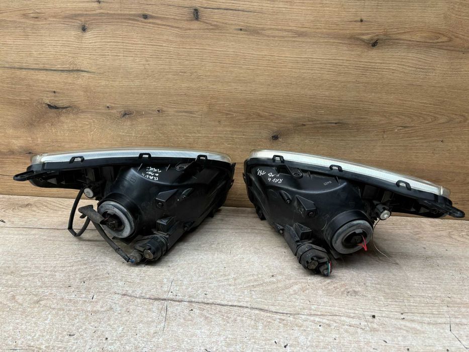 Lampa przednia lewa prawa Toyota Rav4